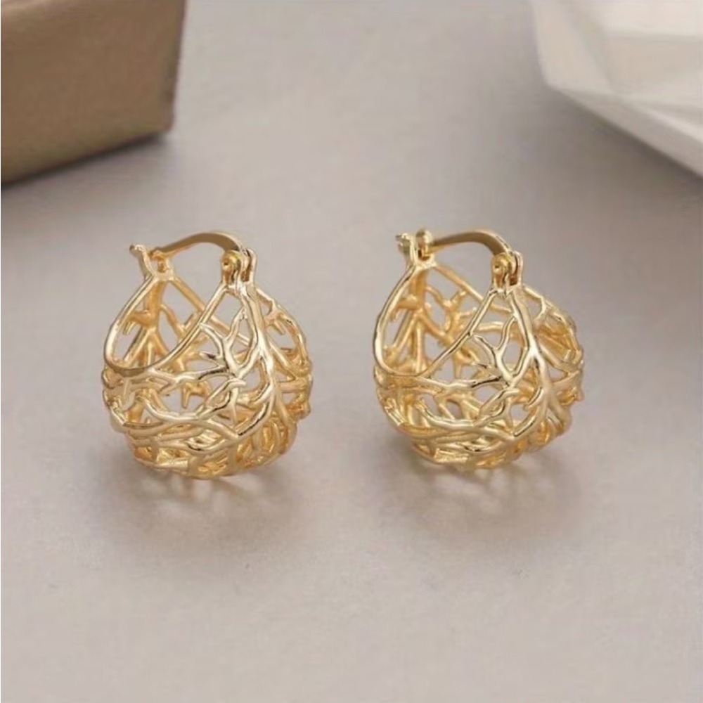 Gold Tone Openwork Vine Hoop 
Earrings Boho Organic Leaf